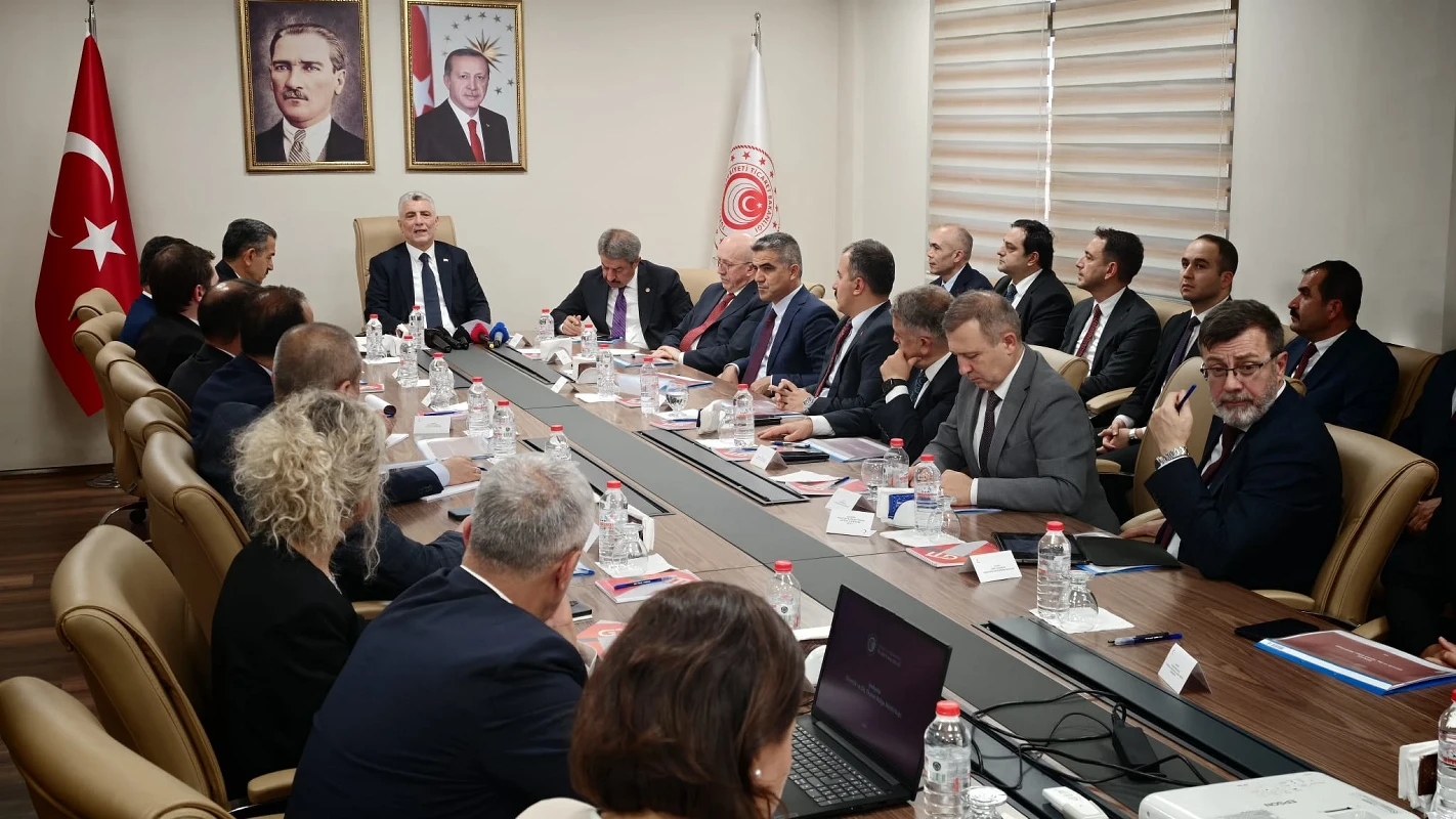 Habur Sınır Kapısı'nda ticaret hacmi artacak: Bakan Bolat'tan hedef büyüten mesaj