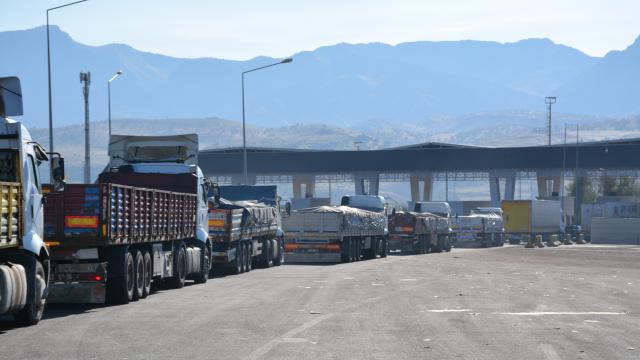 Habur Sınır Kapısı'nda Tır Çıkış Rekoru: 2 Bin 454 Araç