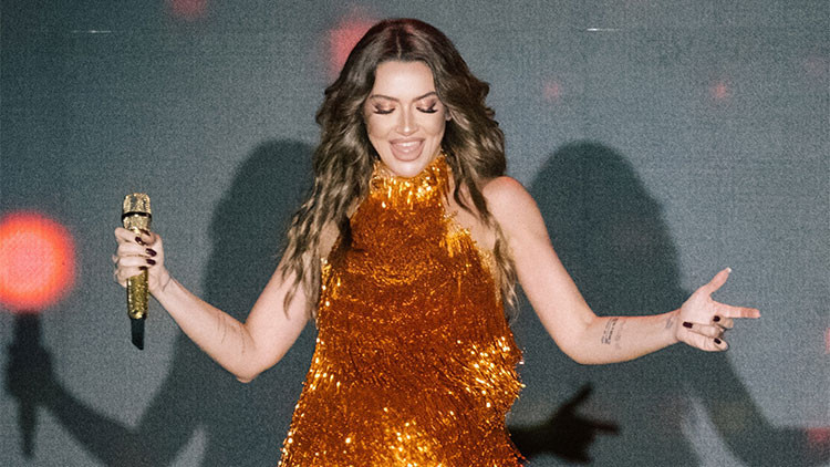 Hadise Yeni Albümü 'H.' ile İlk Konserini Verdi