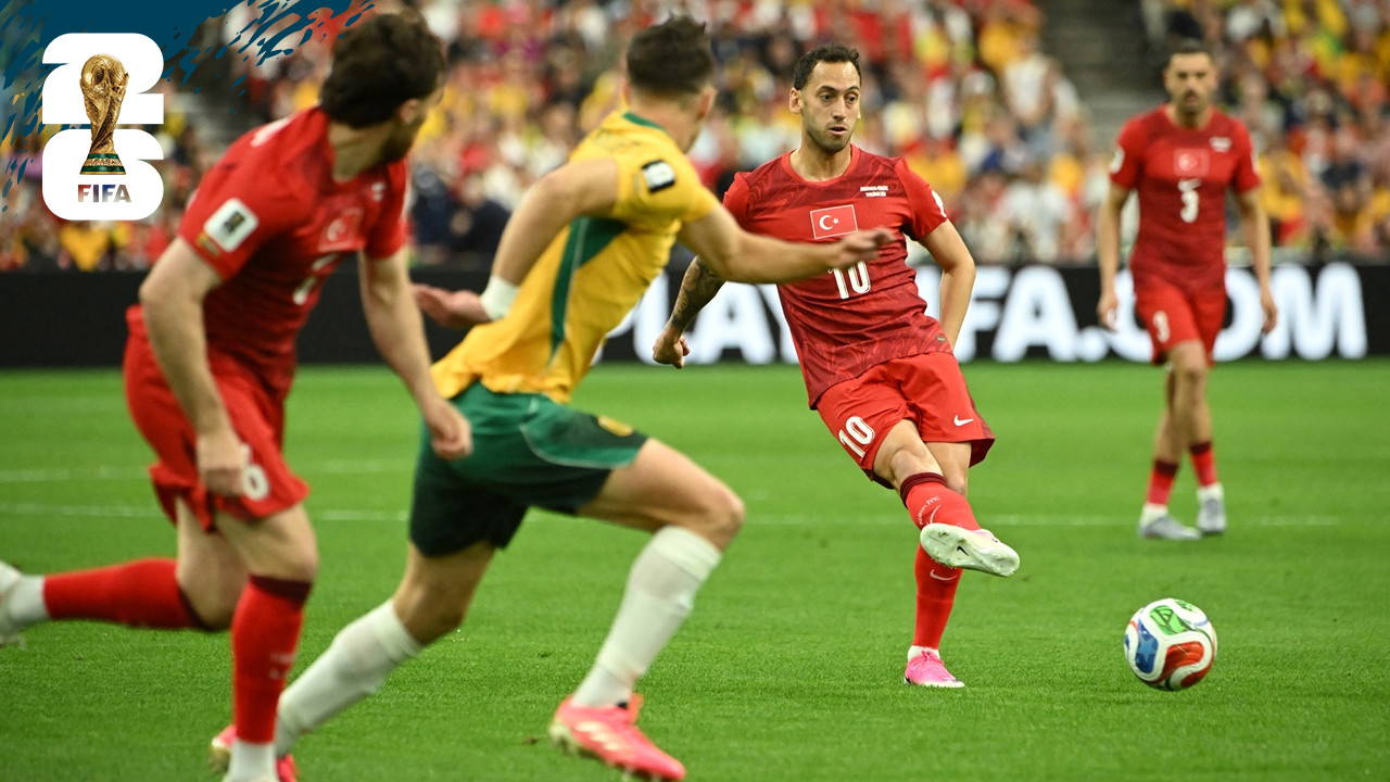 Hakan Çalhanoğlu: Avustralya maçında 'iki uzun top' eleştirisi