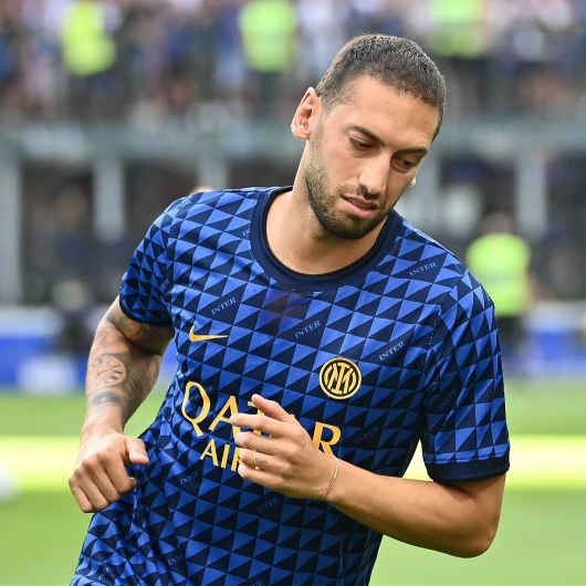 Hakan Çalhanoğlu Inter'de Kalıyor: Sözleşme Uzatma Kararı