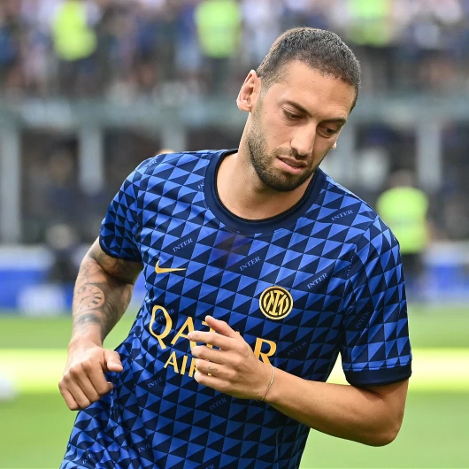 Hakan Çalhanoğlu'na İtalyan Kulübünden Transfer Sürprizi