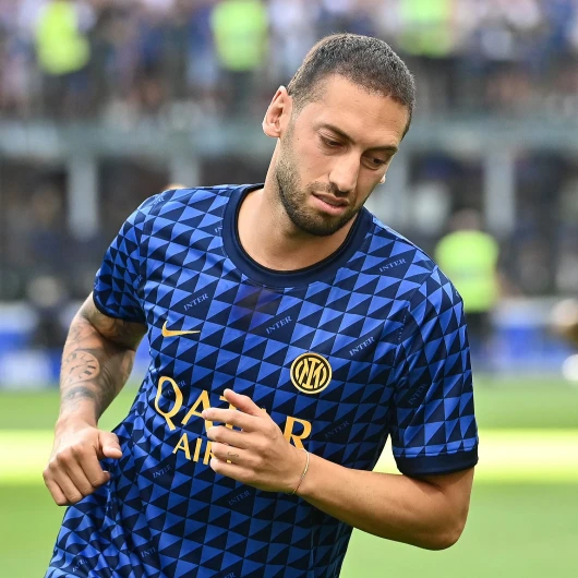 Hakan Çalhanoğlu'ndan ters köşe karar! İmzayı atıyor