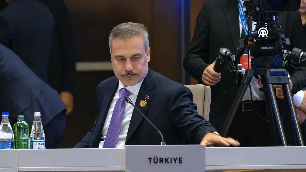 Hakan Fidan, Herzog konuşurken salonu terk etti