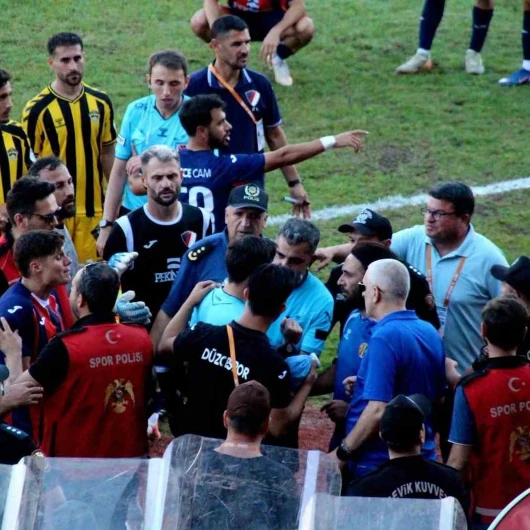 Hakeme Yabancı Madde İsabet Etti: Düzcespor-Beykoz Maçı Tatil Edildi