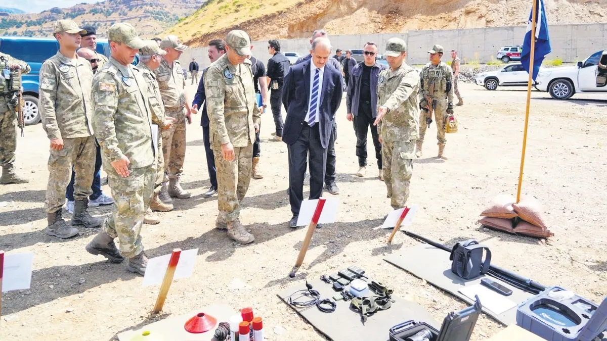 Hakkari Çukurca'da mayın temizliği başladı: Araziler yeniden kullanıma açılacak