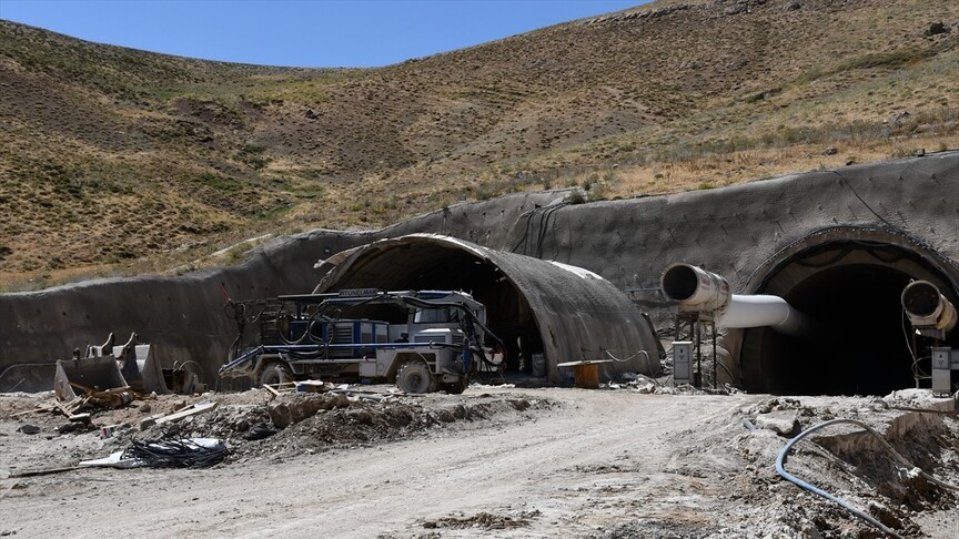 Hakkari'de T-2 Tüneli'nde Çalışmalar Sürüyor