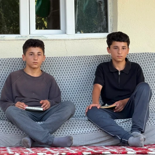 Hakkari'de İkizlerin Azmi: Yarıda Kalan Evde LGS Birinciliği