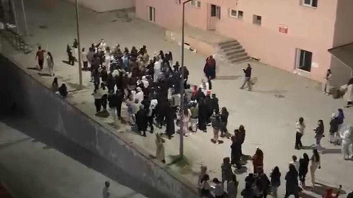 Hakkari'de KYK Yurdunda Su Kesintisi Protestosu