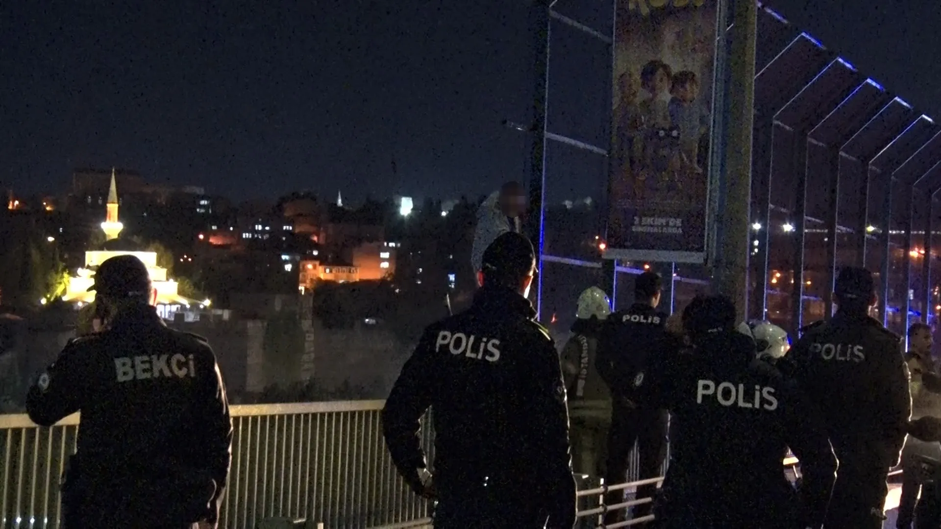 Haliç Köprüsü'nde İntihar Girişimi: Polis 2 Saatte İkna Etti