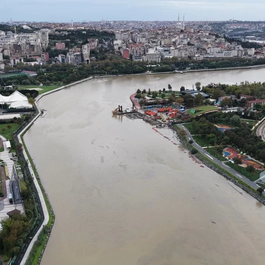 Haliç'in Rengi Sağanak Sonrası Kahverengiye Döndü