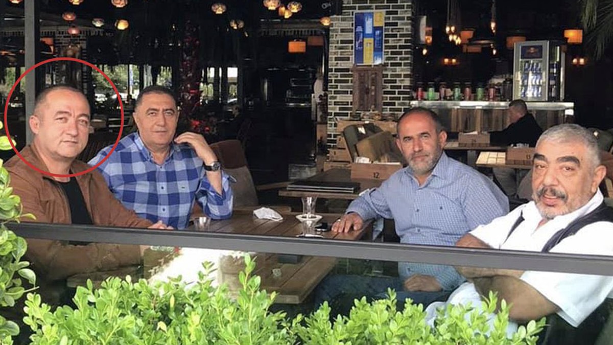 Haluk Kırcı 12. Katta Bozkurt Pozu Verenlerle Aynı Masada