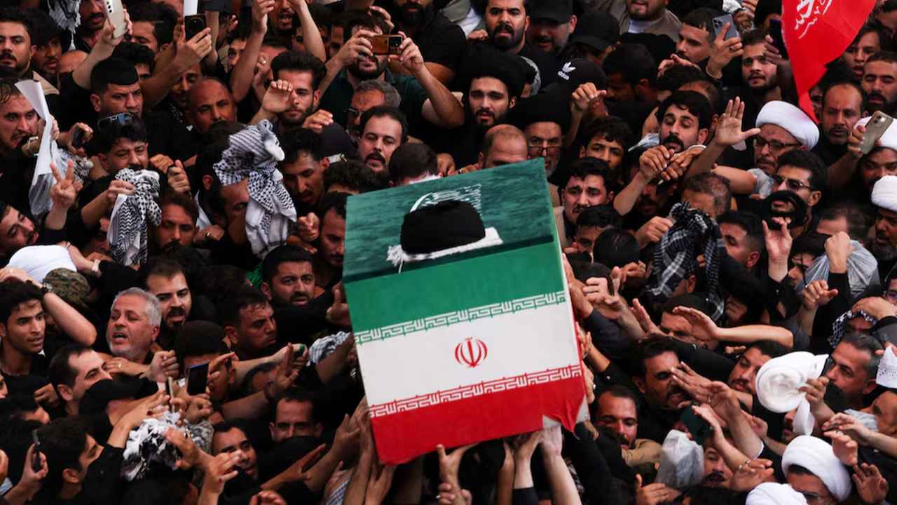 Hamaney'in cenazesi Irak'ta: Necef'te yas ve protesto