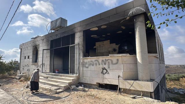 Hamas: Batı Şeria'da Cami Yakılması Faşist Suç
