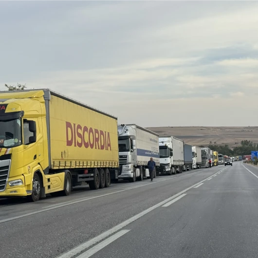 Hamzabeyli Sınır Kapısı'nda Tır Kuyruğu 30 Kilometreye Ulaştı
