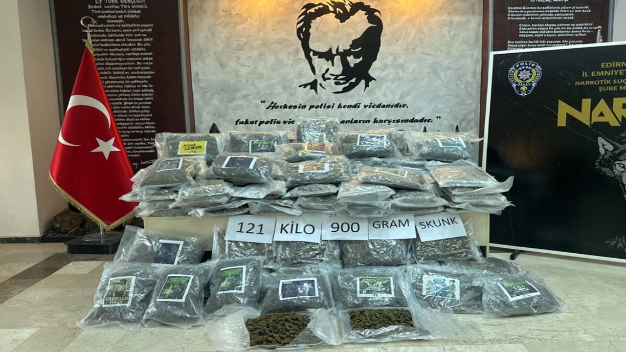 Hamzabeyli'de TIR'da 121 Kilogram Skunk Ele Geçirildi