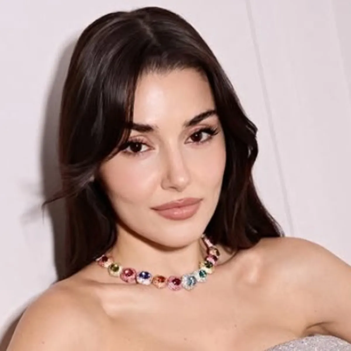Hande Erçel'den Kafa Karıştıran Paylaşım: 'Üzmek Tehlikeli ve Yasaktır