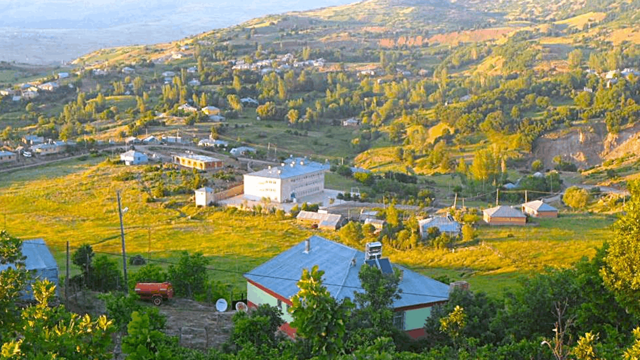 Hasbağlar Köyü Kiğı'ya Bağlandı: Sabah Başka İlçede Uyandılar