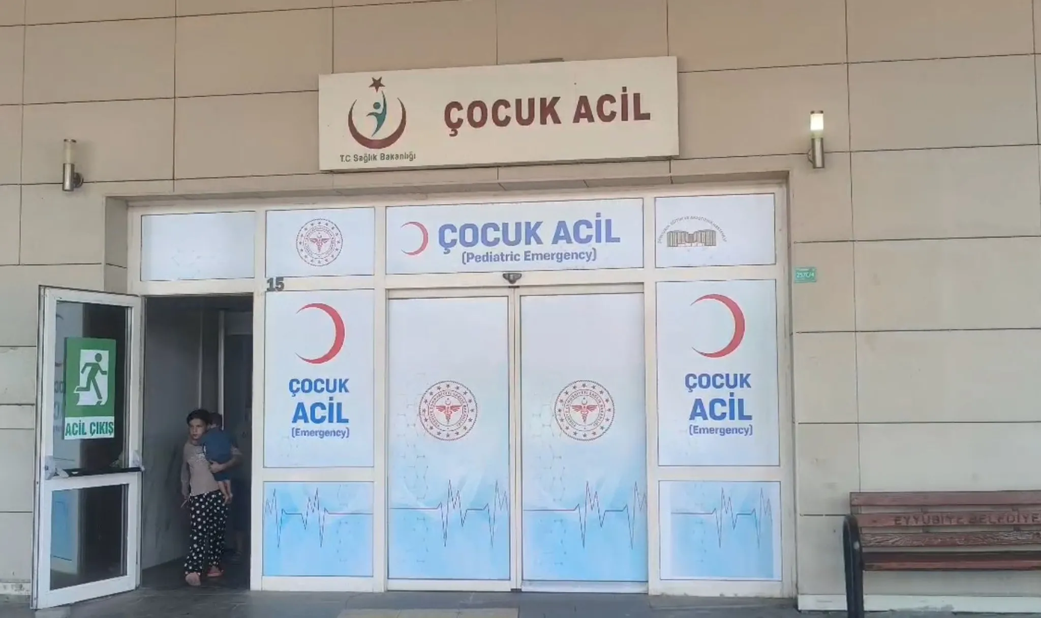 Hastanede hemşire kılığına girip bebek kaçırmaya çalıştı