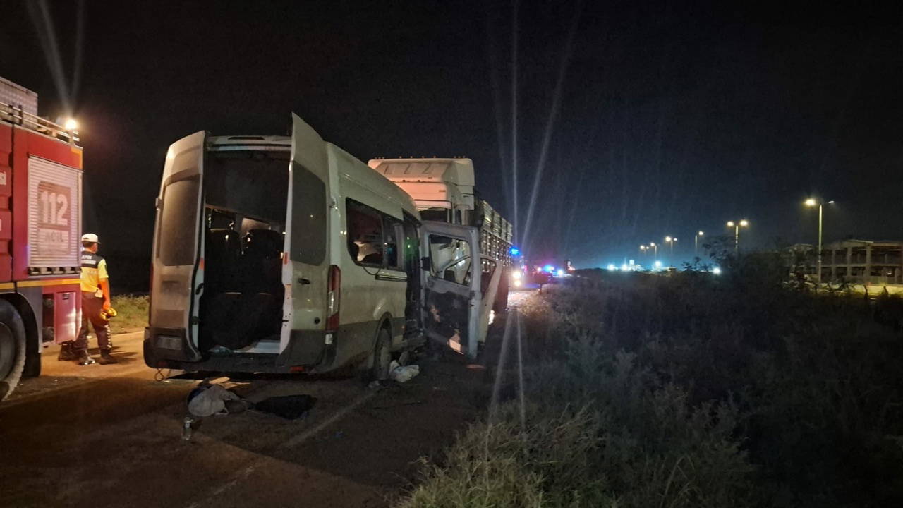 Hatay'da işçi servisi kaza yaptı: 1 ölü, 14 yaralı