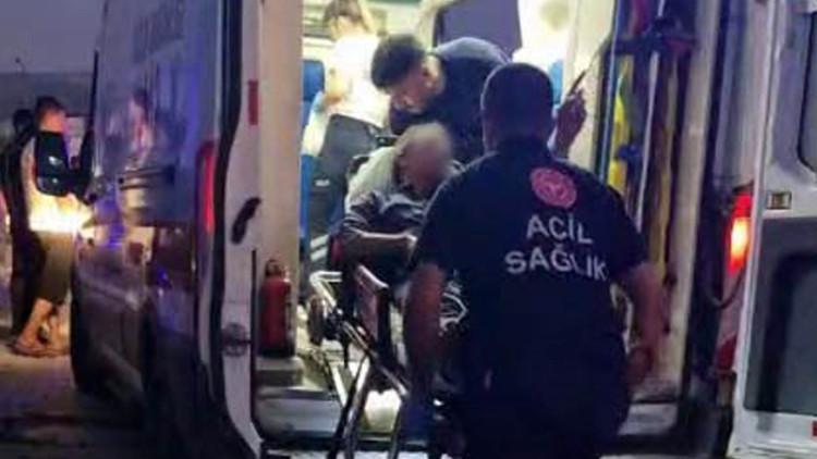 Hatay'da Konteyner Kentte Pala Saldırısı: 4 Yaralı
