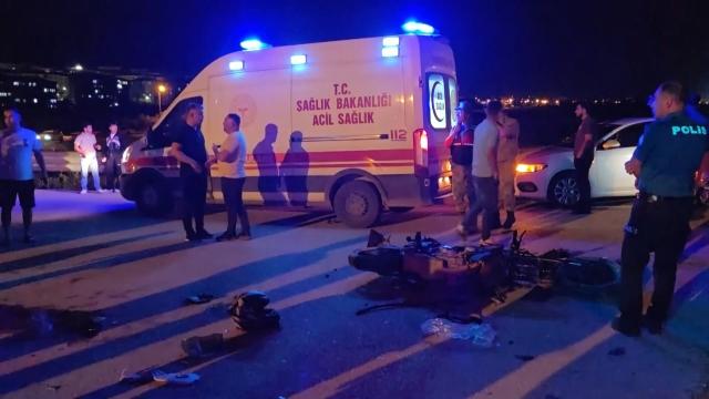 Hatay'da Motosiklet-Otomobil Çarpıştı: 1 Ölü, 1 Yaralı