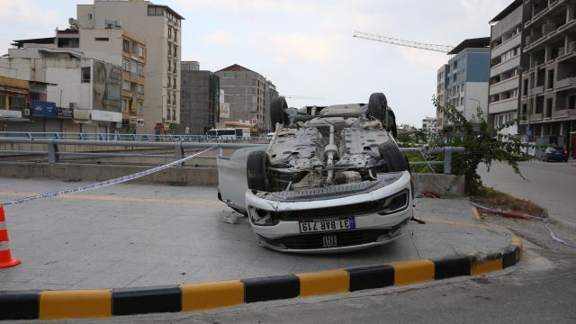 Hatay'da otomobil devrildi: 2 ölü, 3 yaralı