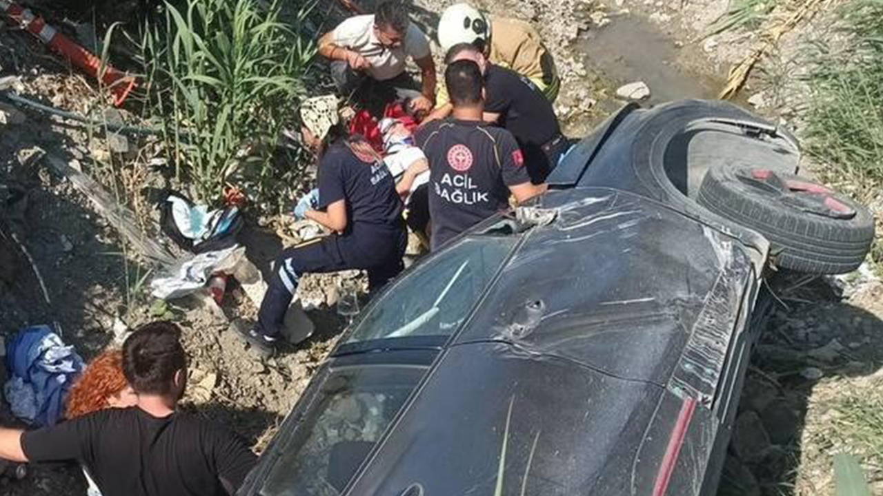 Hatay'da Otomobil Kanalına Devrildi: 2 Yaralı
