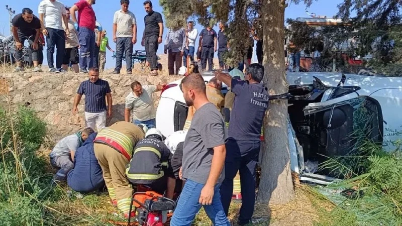 Hatay'da Otomobil Şarampole Devrildi, 7 Kişi Yaralandı