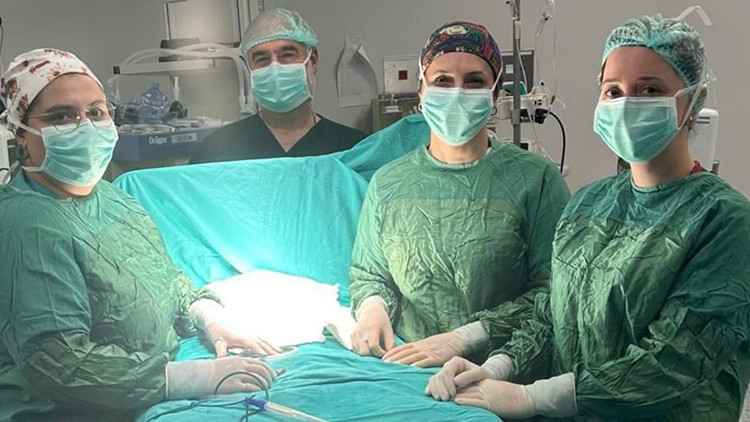Hatay'da 1300 gram prematüre bebeğin bağırsakları açıldı