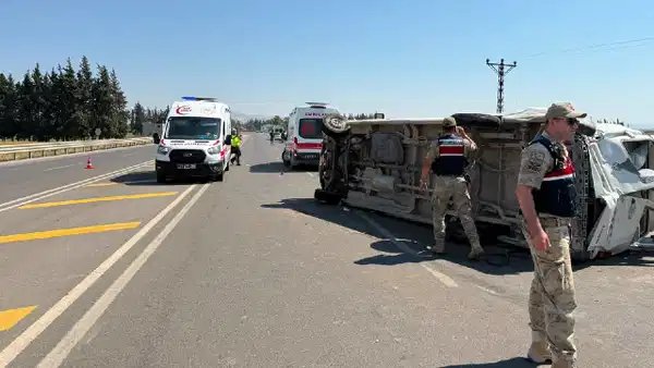 Hatay'da tarım işçilerini taşıyan minibüs devrildi: 5 yaralı