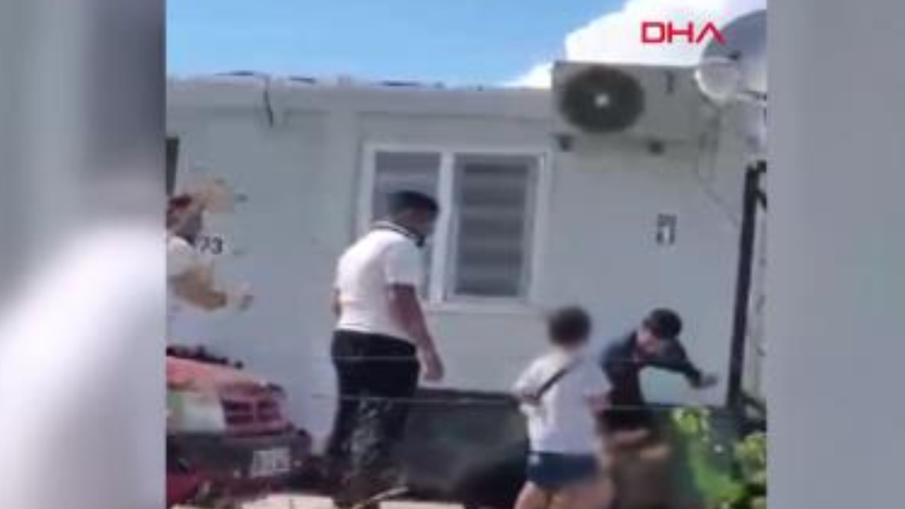 Hatay'da çocuklarının gözü önünde eşini bıçakla dövdü