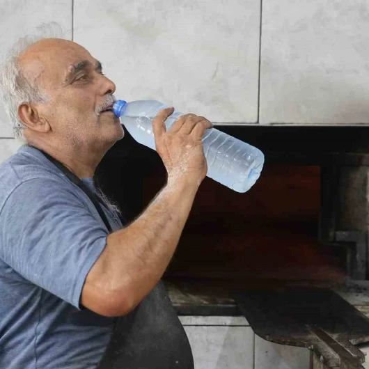 Hatay'da Fırıncıların 5 Litre Suyla Mücadele