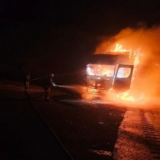 Hatay'da Seyir Halindeki TIR Alevlere Teslim Oldu