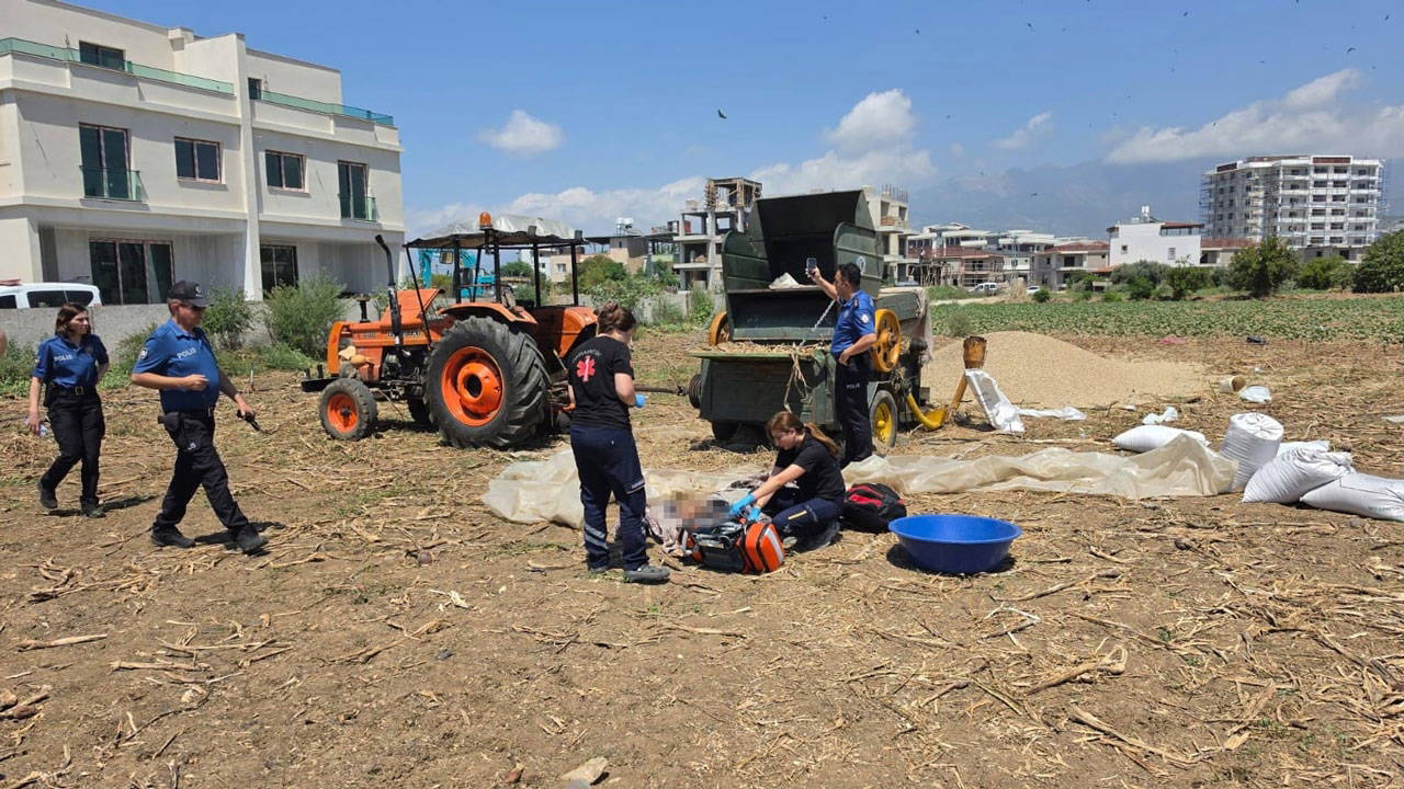 Hatay'da tarım makinesine sıkışan işçi hayatını kaybetti