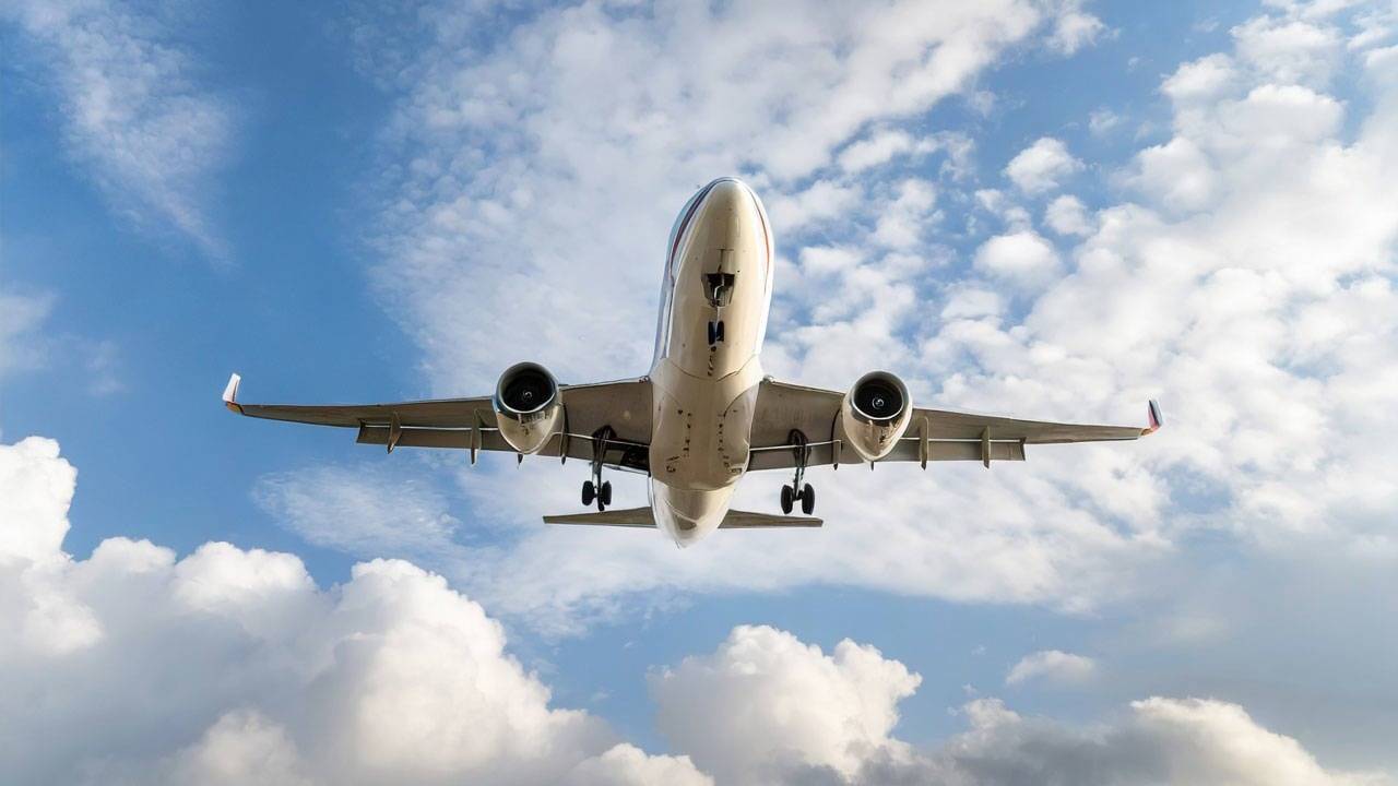 Havalimanında Dron Şüphesi: 1800 Yolcu Etkilendi