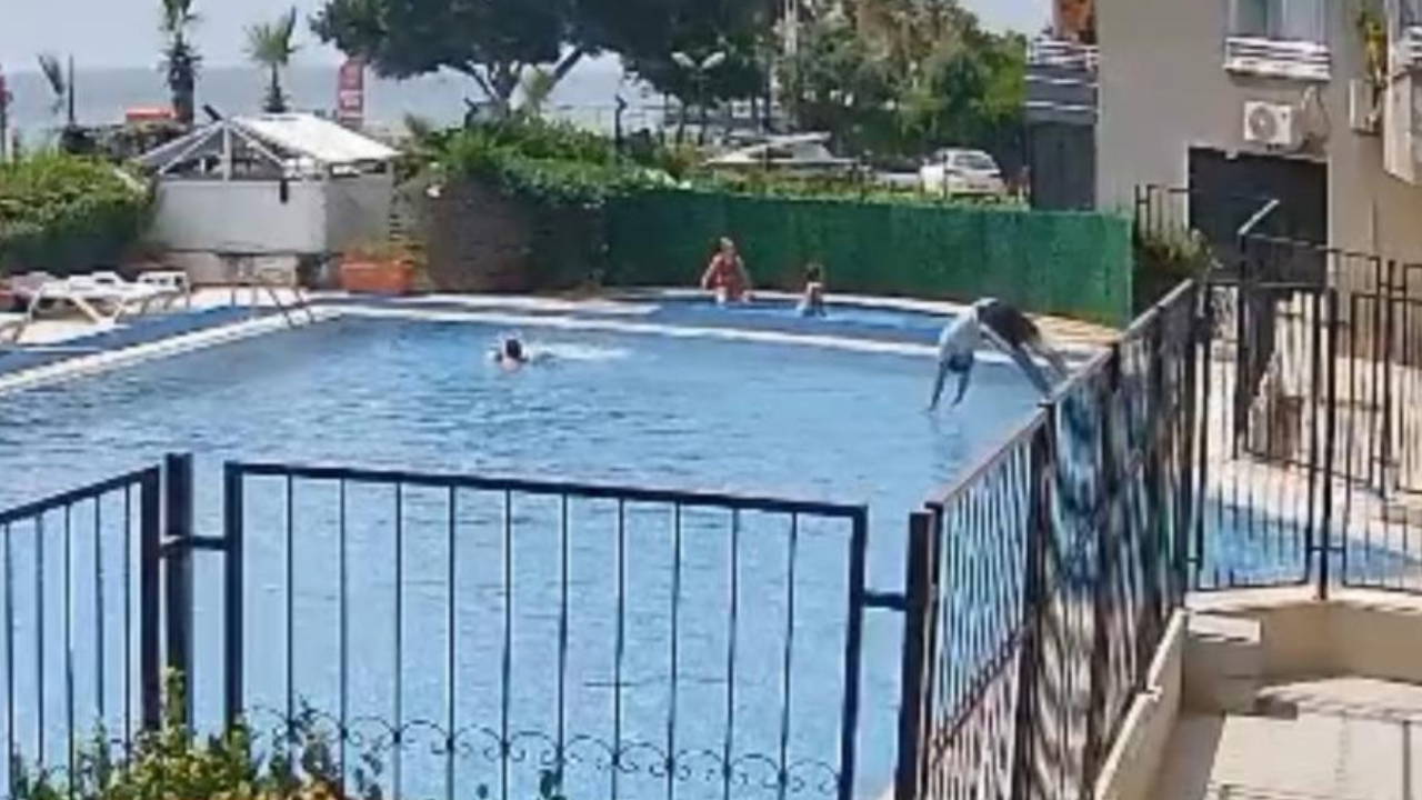 Havuz Görevlisi Boğulmak Üzere Olan Çocuğu Kurtardı