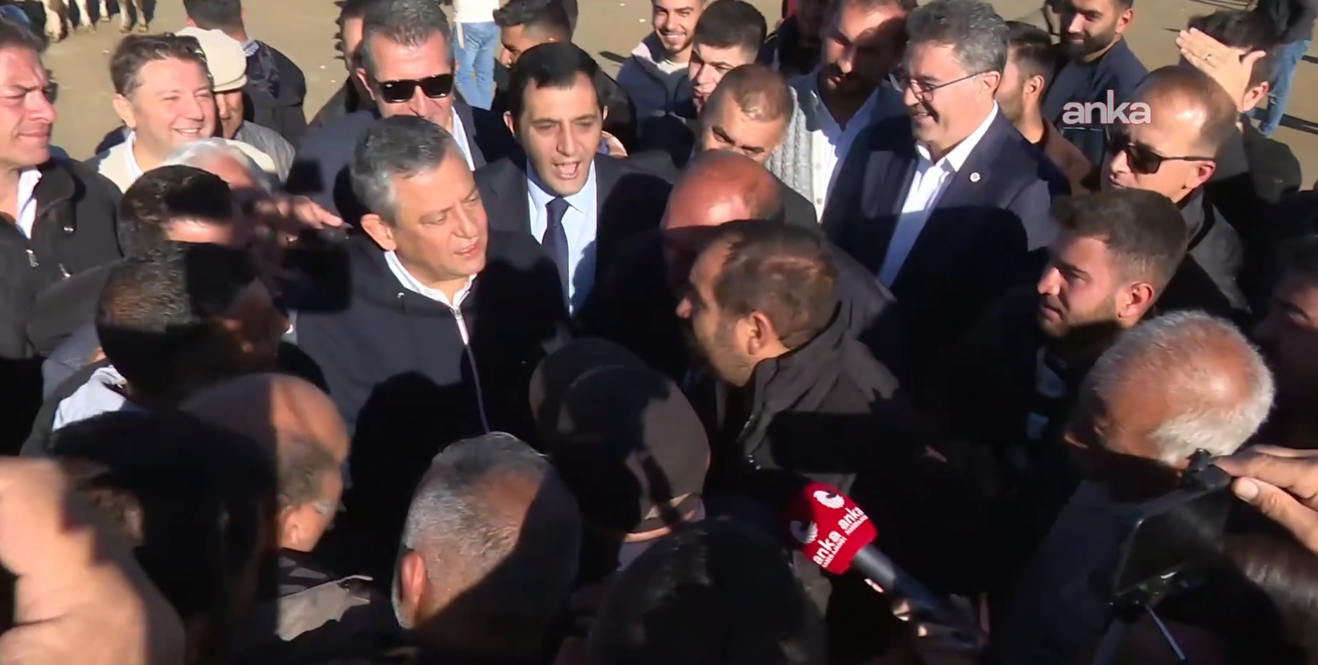 Hayvan Pazarında Pazarlığı Bitiren Özgür Özel