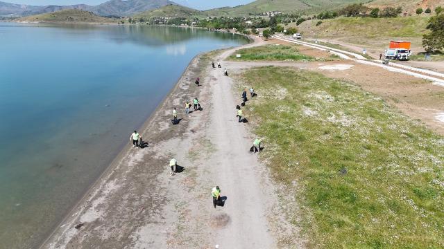 Hazar Gölü'nde 12 ton atık temizlendi: Turizm cenneti yeniden parlıyor