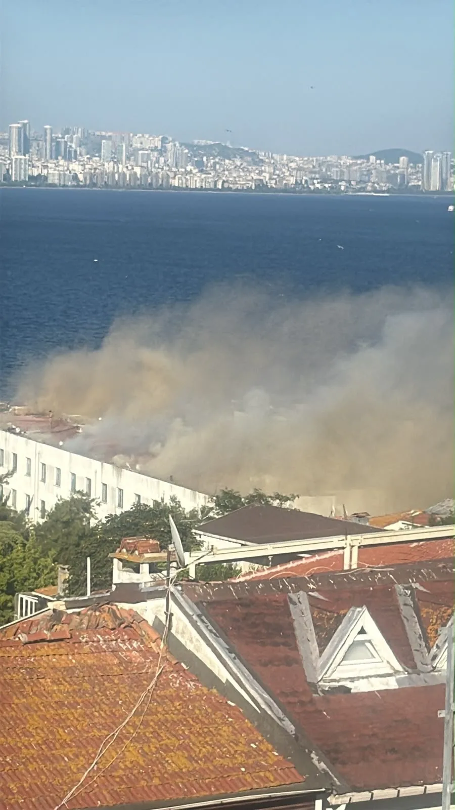 Heybeliada Deniz Harp Okulu'nda Yangın: İtfaiye Müdahale Ediyor