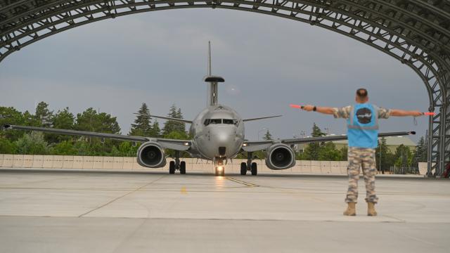 HİK uçağı NATO Zirvesi'nde hava sahasını başarıyla korudu
