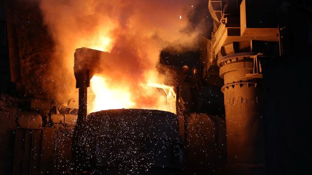Hindistan'da Çelik Fabrikasında Erimiş Demir İşçilerin Üzerine Döküldü: 8 Ölü