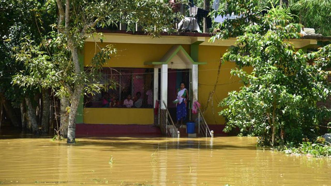 Hindistan'da Sel Felaketi: Ölü Sayısı 100'e Ulaştı