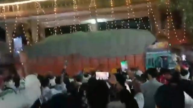 Hindistan'da Tapınak Yakınında Kamyon Faciası: 15 Ölü