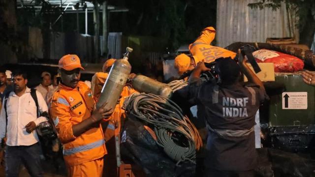 Hindistan'da tünel göçüğü: En az 10 işçi hayatını kaybetti
