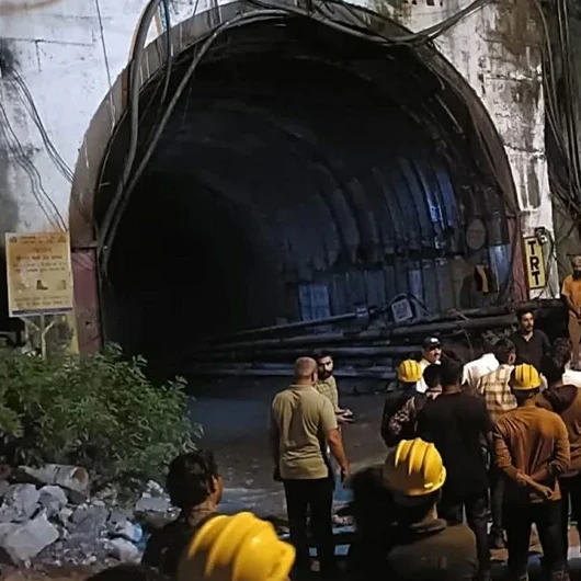 Hindistan'da Tünel İnşaatında Facia: 7 Ölü, 10 Yaralı