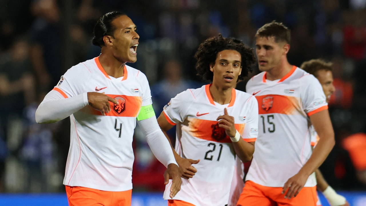 Hollanda, Yunanistan deplasmanında puanı son anda kurtardı