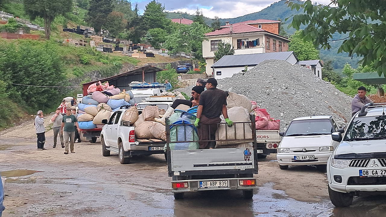 Hopa'da çay üreticileri ÇAYKUR kontenjanına isyan etti