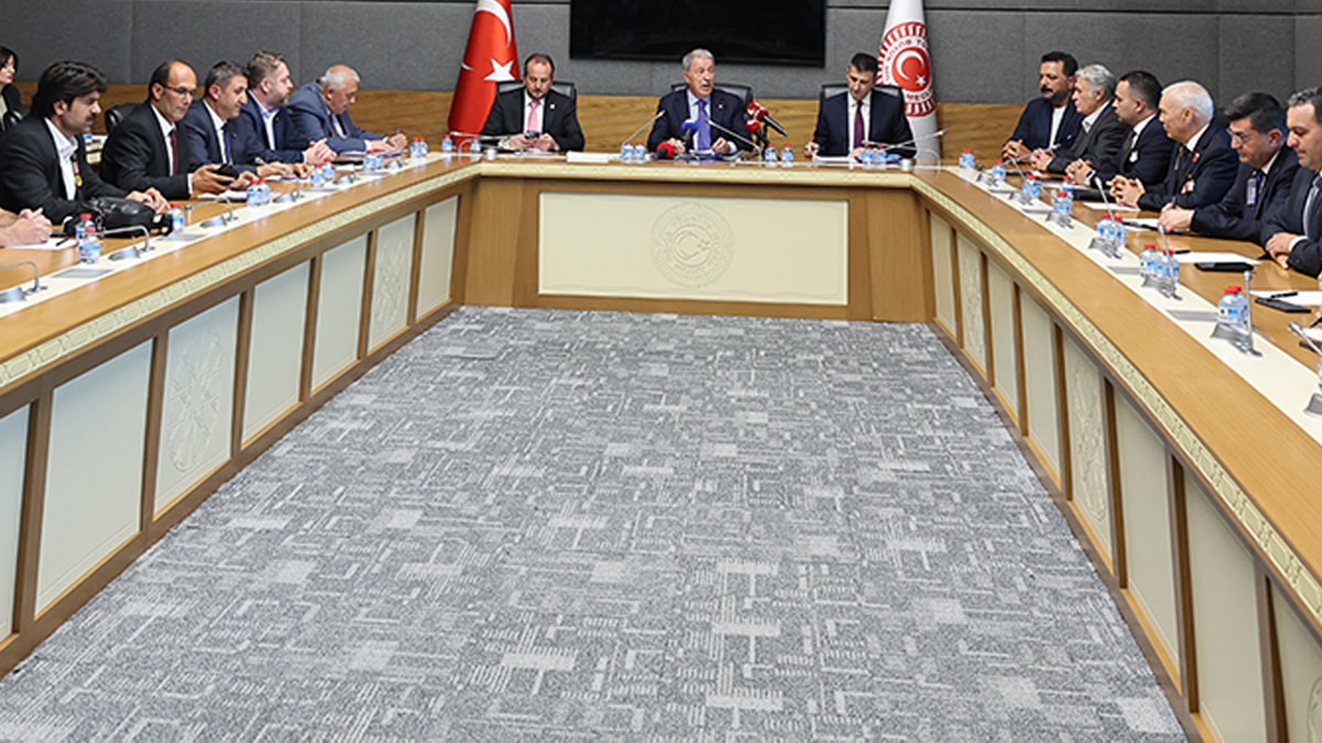 Hulusi Akar, Güvenpark'ta Gazileri Azarladı: 'Derdinizi Bana mı Anlatıyorsunuz