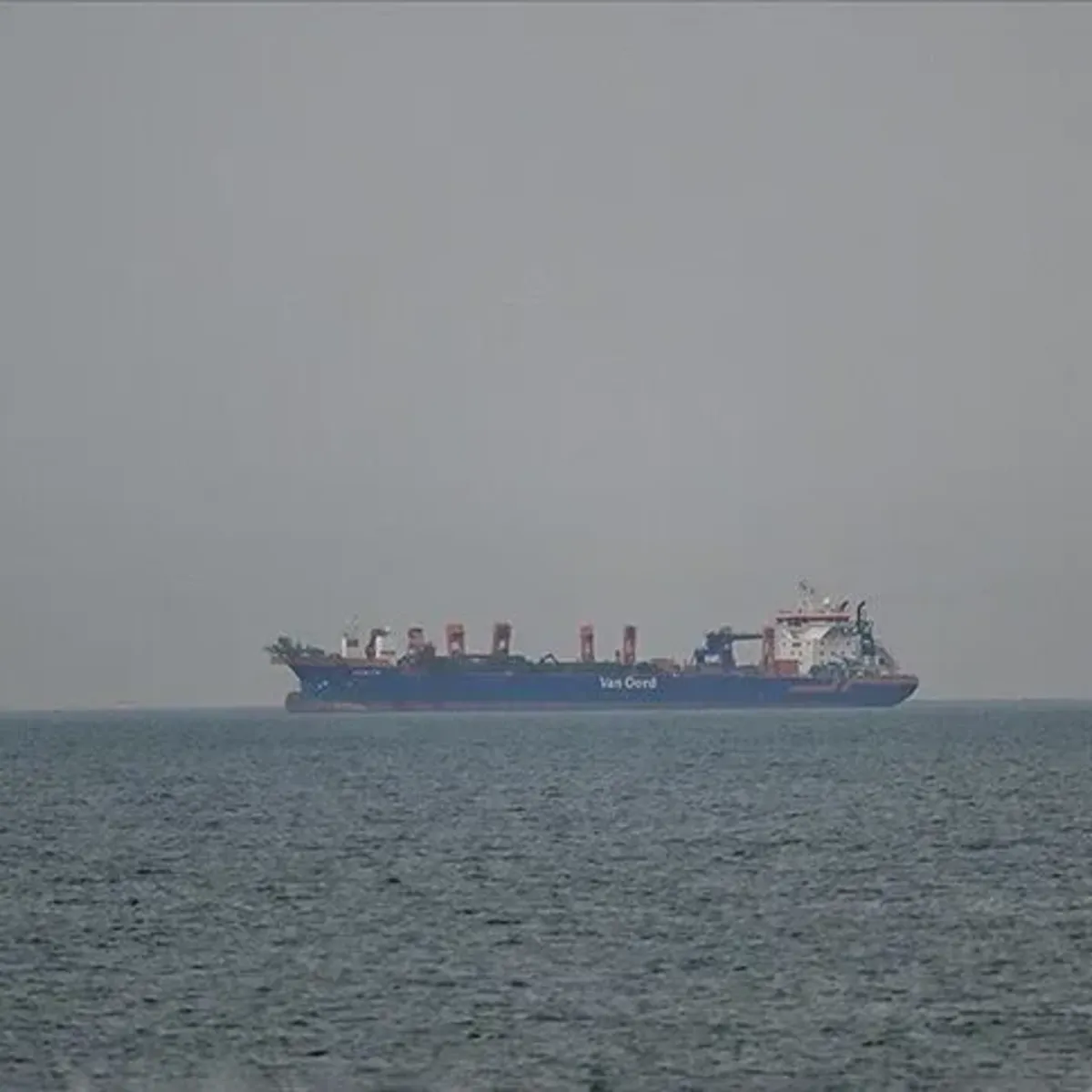 Hürmüz Boğazı'nda Tanker Alarmı: 4 Gemi Daha Vuruldu